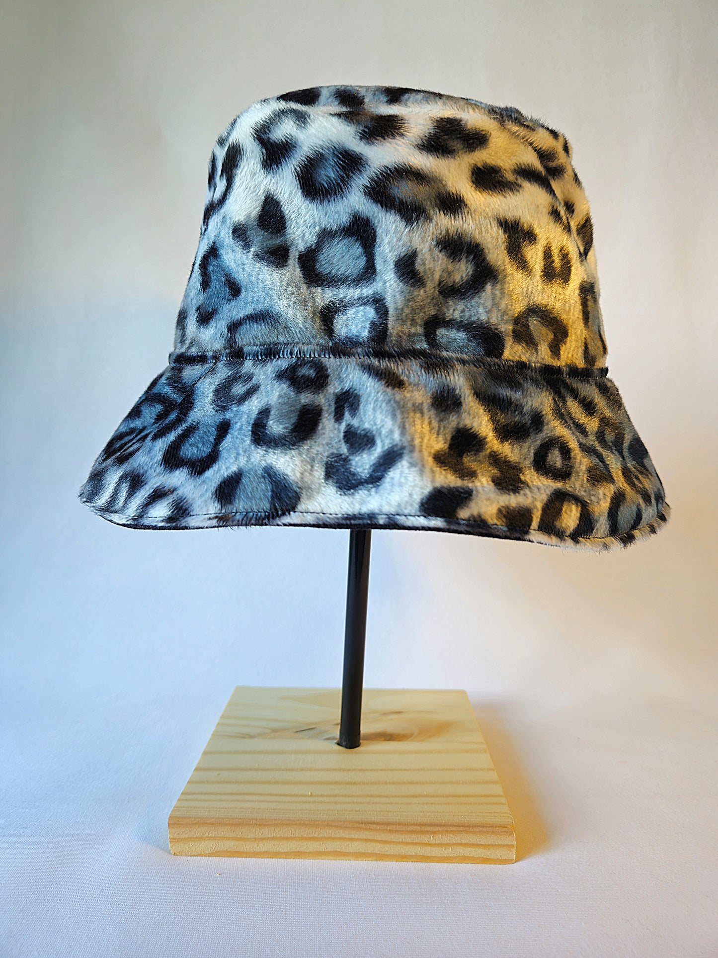 Bob ❄️ Frosted Leo